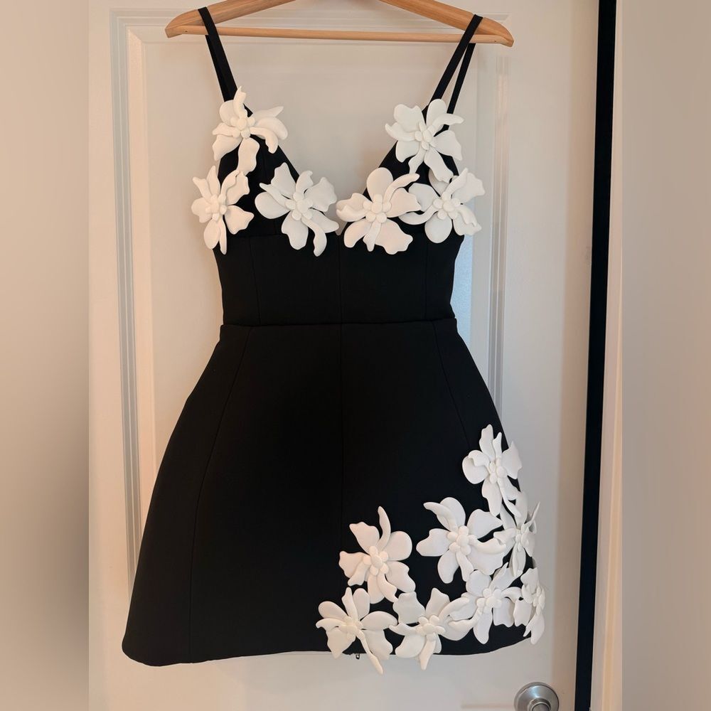 NEW BRONX AND BANCO EMMA MINI Black and White Floral Appliqué Mini Dress - Picture 3 of 10